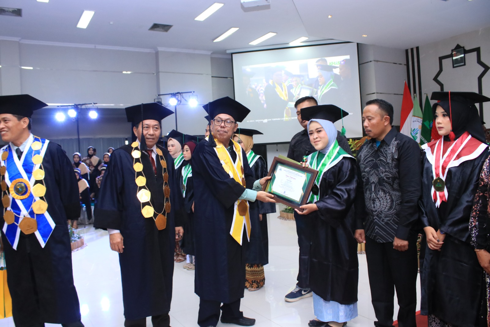 Terbaik dari yang Terbaik, Mahasiswa Tadris Matematika Menjadi Wisudawan Sarjana Terbaik.