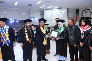 Terbaik dari yang Terbaik, Mahasiswa Tadris Matematika Menjadi Wisudawan Sarjana Terbaik.